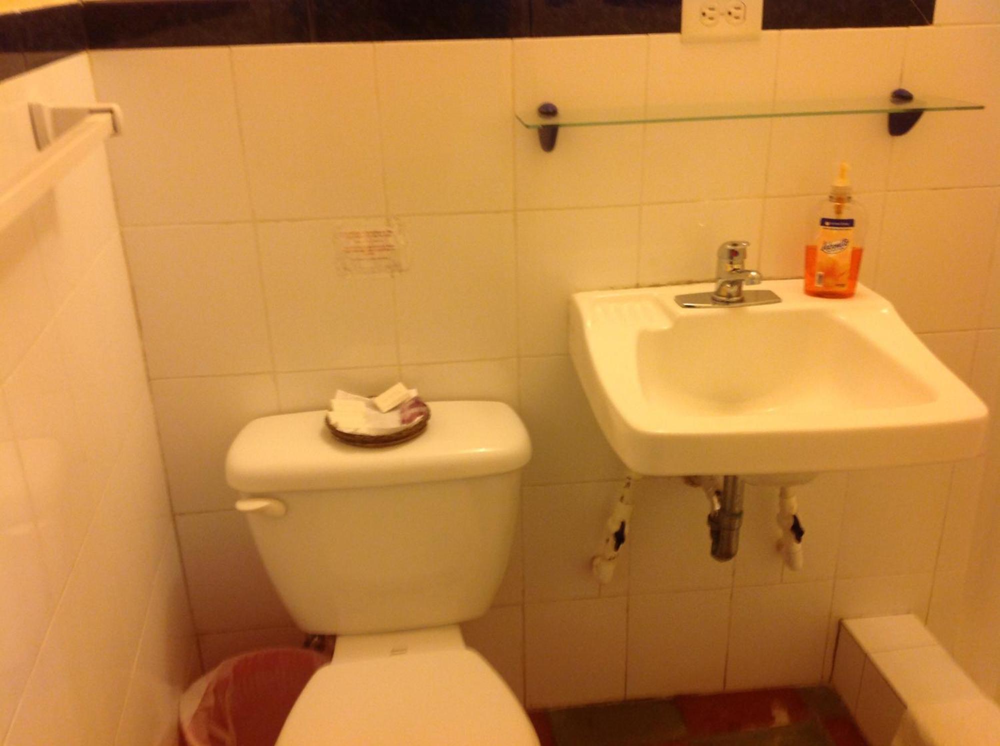Hotel El Delfin Livingston Ngoại thất bức ảnh