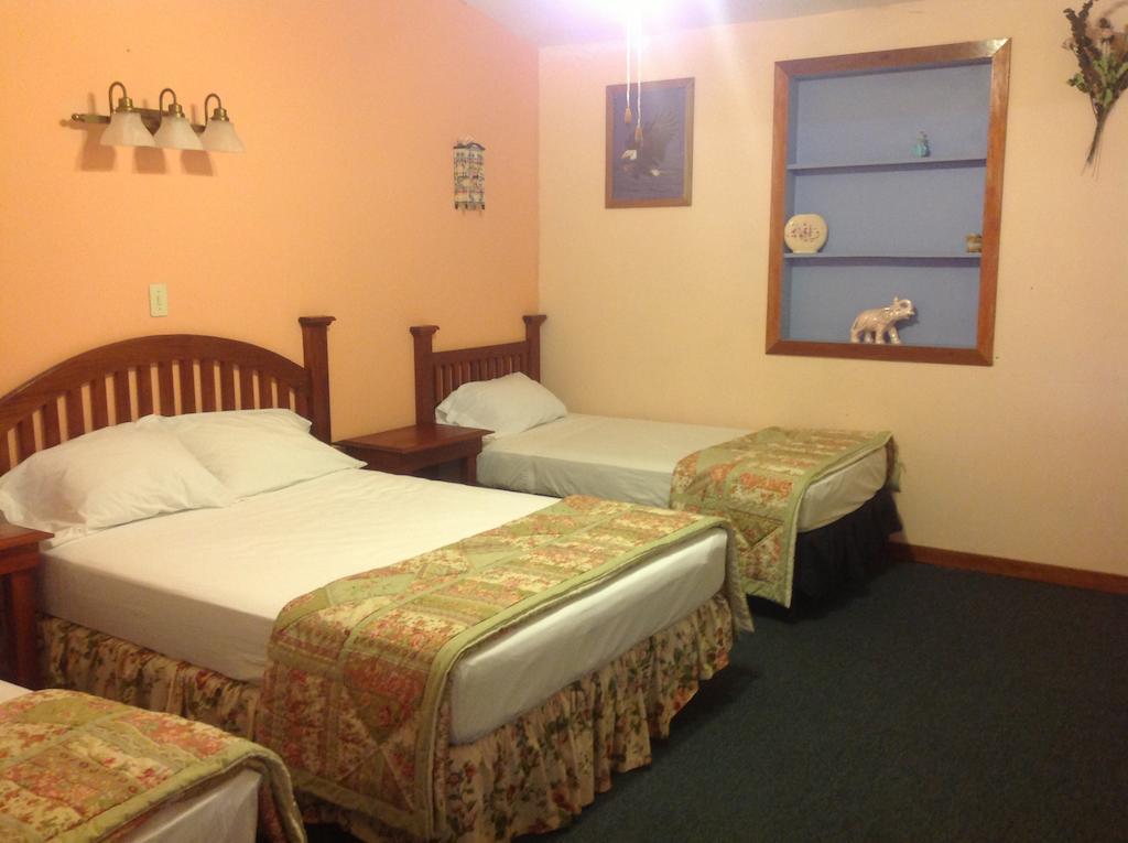 Hotel El Delfin Livingston Ngoại thất bức ảnh