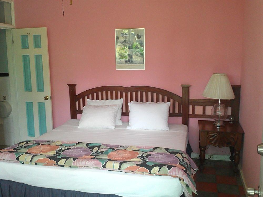 Hotel El Delfin Livingston Ngoại thất bức ảnh