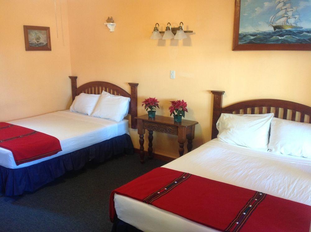 Hotel El Delfin Livingston Ngoại thất bức ảnh