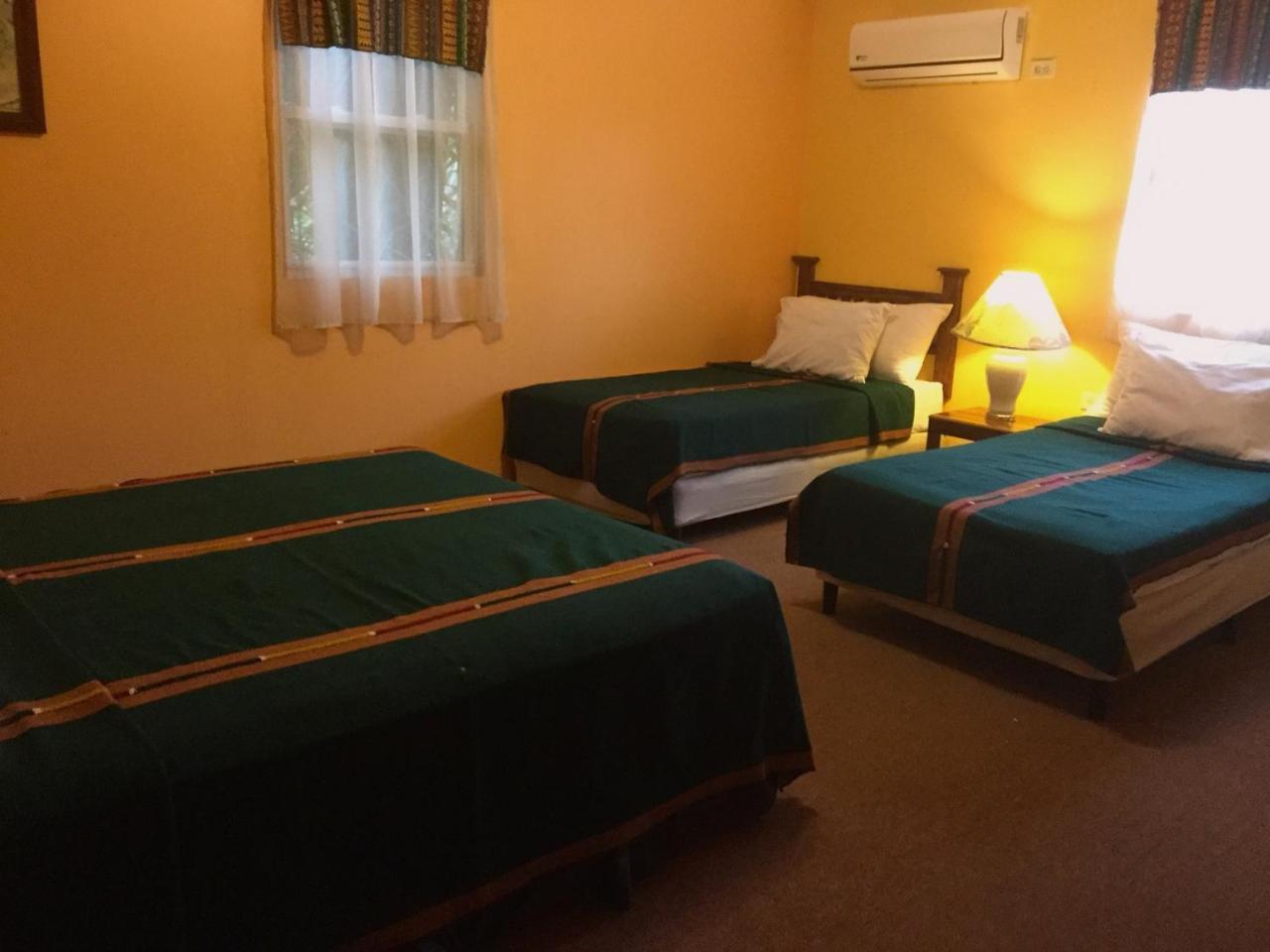 Hotel El Delfin Livingston Ngoại thất bức ảnh