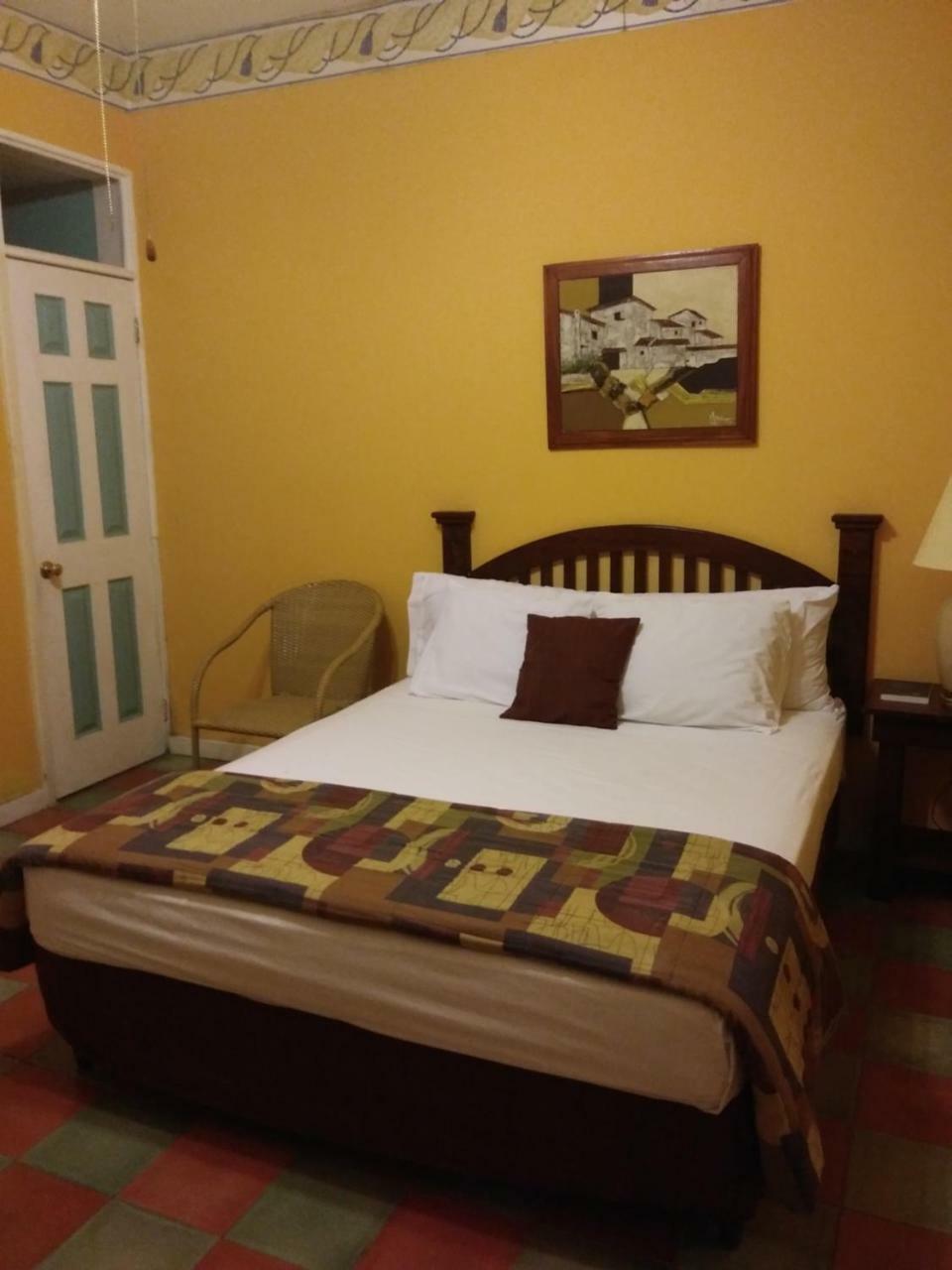 Hotel El Delfin Livingston Ngoại thất bức ảnh