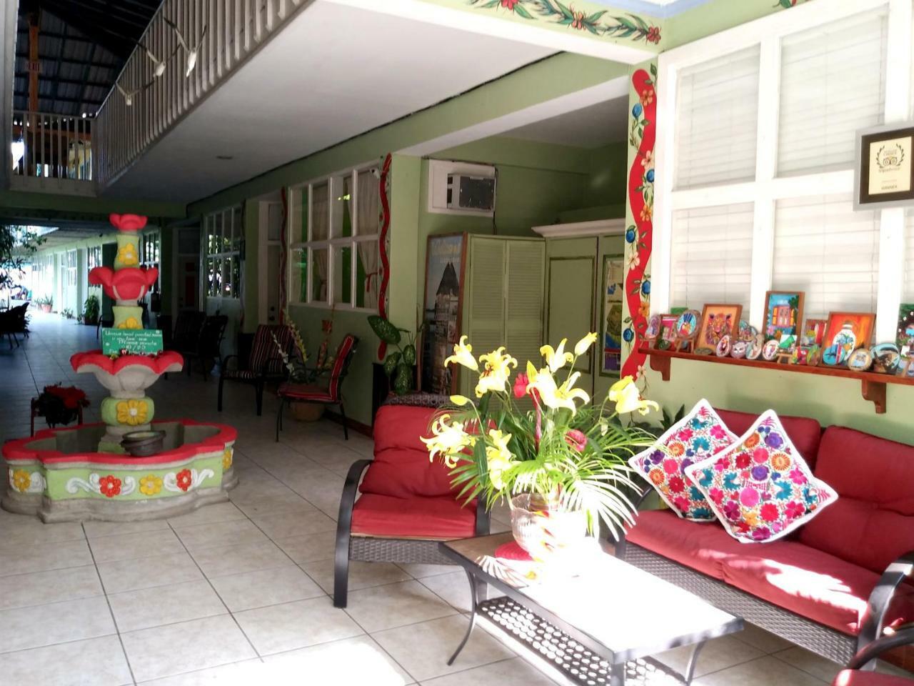 Hotel El Delfin Livingston Ngoại thất bức ảnh
