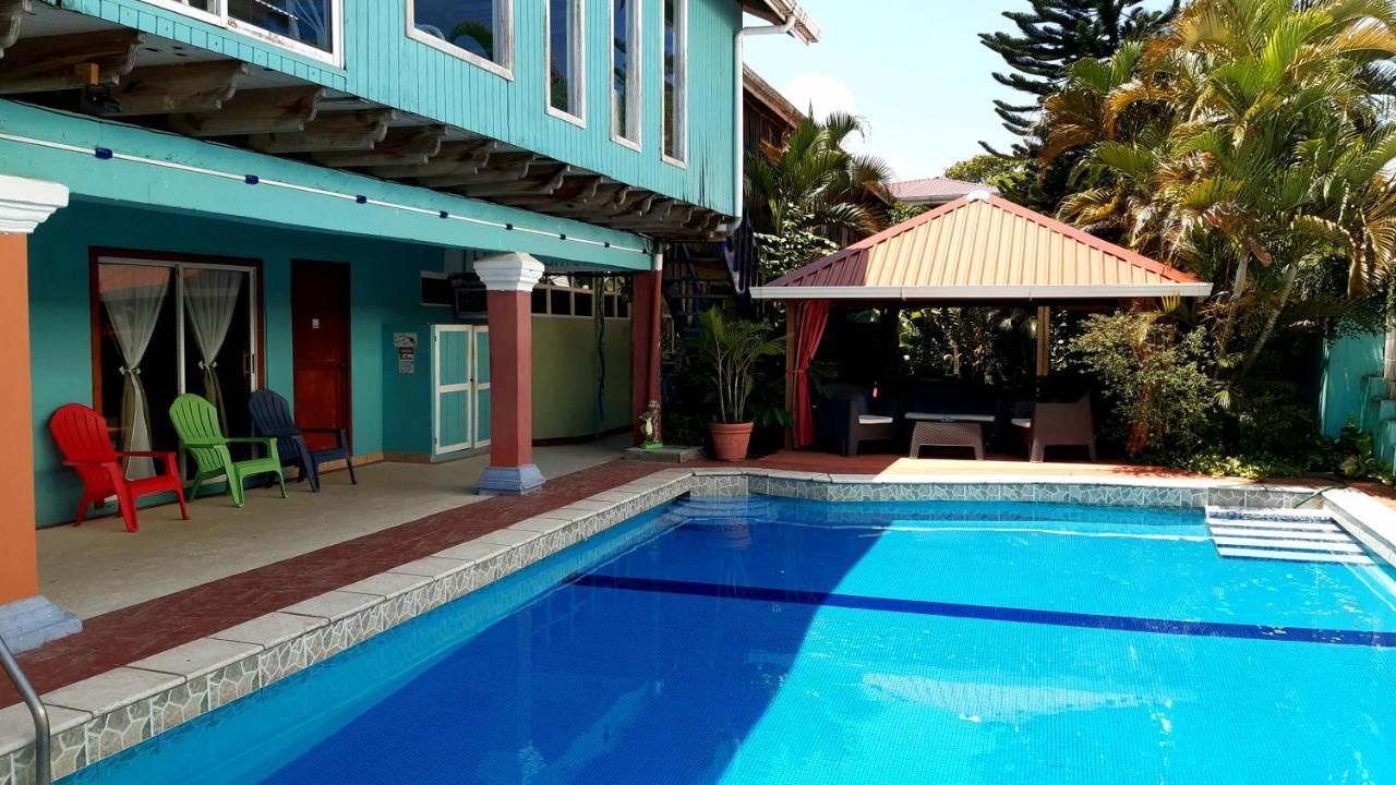 Hotel El Delfin Livingston Ngoại thất bức ảnh